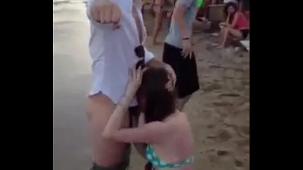 Nuovi Paying blowjob on the beachclip migliori