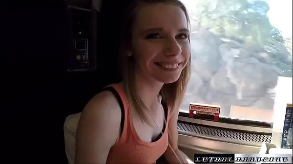 Nuevos Catarina recibe su coño ruso arado en un tren a toda velocidad mejores clips