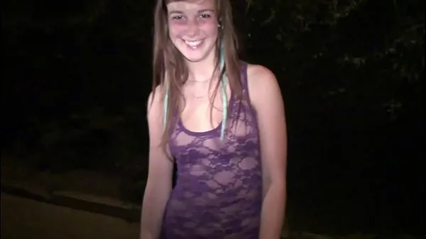 Nye Cute young blonde girl going to public sex gang bang dogging orgy with strangers beste klipp