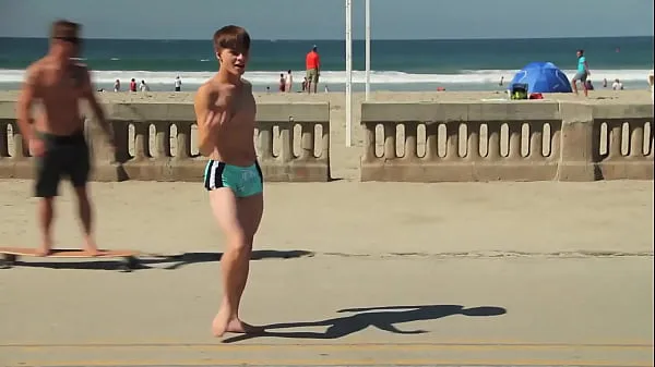 Neue Twink tanzen am Strand mit Tacho Ausbuchtungbeste Clips