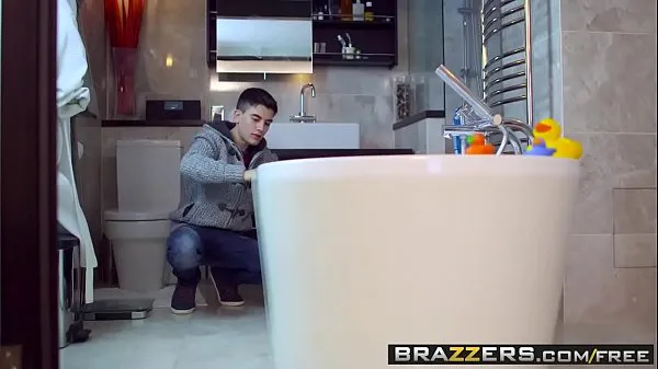 새로운 Brazzers - Got Boobs - Leigh Darby Jordi El Polla - Bathing Your Friends Dirty Mama 최고의 클립