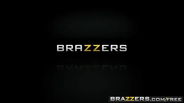 Nouveaux Brazzers - Gros seins à l'école - (Roxxy Lea, Freddy Flavas) - Bande-annonce meilleurs extraits