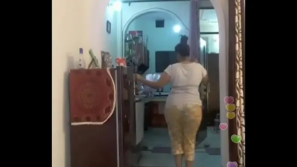 Nové Hot desi indian bhabi shaking her sexi ass &boobs on bigo live...1 nejlepší klipy