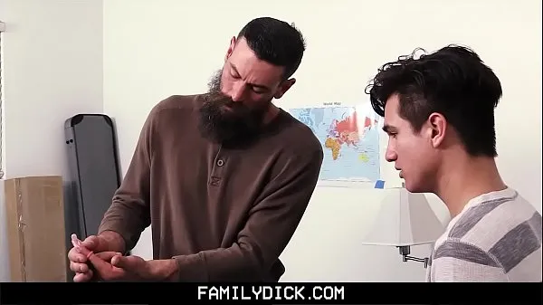Nové FamilyDick - StepDaddy teaches virgin stepson to suck and fuck nejlepší klipy