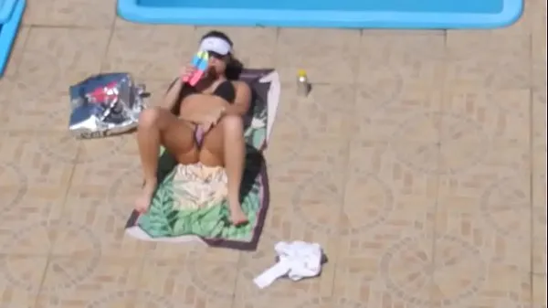 New Flagra safada masturbando Piscina Flagged Girl masturbate on the pool best Clips