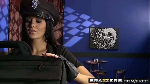 Novos Mamas grandes em uniforme - (Ava Addams, Rocco Reed) - Mamas na patrulha - Brazzers melhores clipes