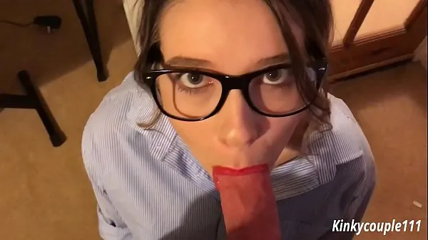 Nye Geeky Employee 1 - Employee blackmailed into sucking dick - kinkycouple111 bedste klip