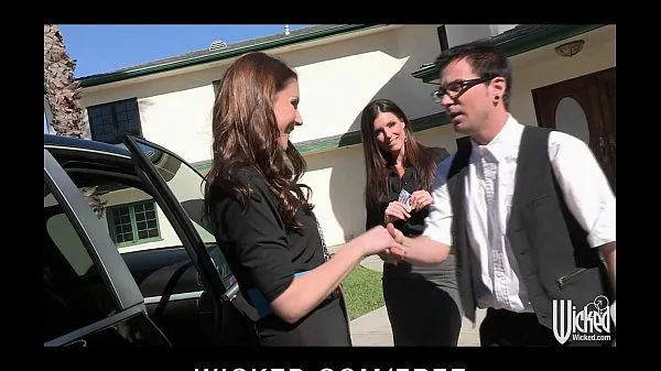 Nové Pair of sisters bribe their car salesman into a threesome nejlepší klipy