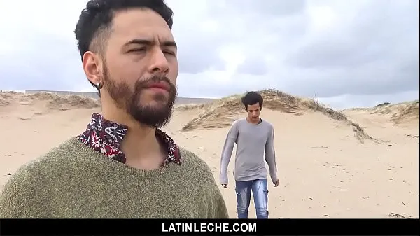 Nouveaux Un garçon latino mignon fait plaisir à une bite épaisse à la plage meilleurs extraits