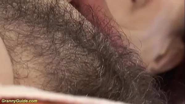 Nuevos extrema peluda gordita de 69 años mamá es follada duro por su peluquero mejores clips