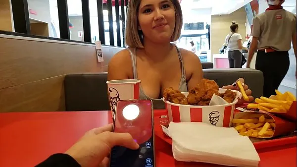 Nuevos Control de vibrador en KFC y corrida interna en el baño mejores clips