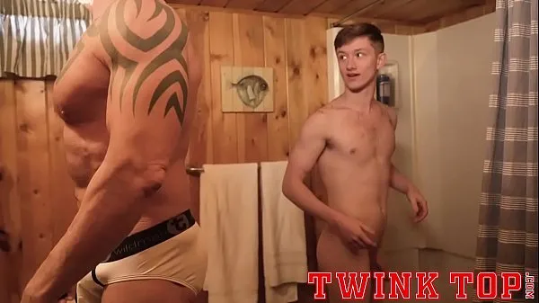 Nuovi TWINKTOP - Stud di twink appeso scopa il vecchio dai muscoli argentati senza sellaclip migliori