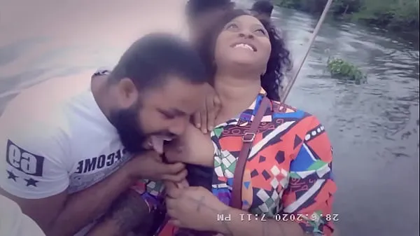 Novos Astros do pornô nigerianos se divertiram em um barco público em algum lugar da África - Casal nigeriano - NOLLYPORN melhores clipes