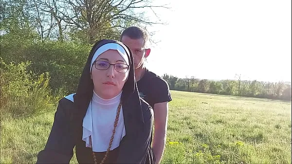 Neue Diese Nonne bekommt ihren Arsch mit Sperma gefüllt bevor sie in die Kirche gehtbeste Clips