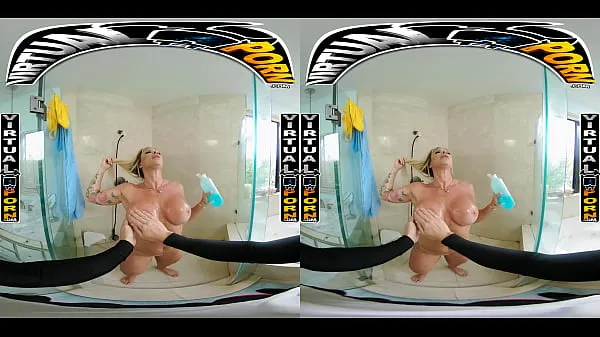Nové Busty Blonde MILF Robbin Banx Seduces Step Son In Shower najlepšie klipy