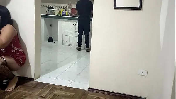 Nuevos el mejor amigo de mi esposa le viene a visitar y no puedo evitar ponerle los cuerno con su mejor amigo soy una esposa fiel pero me gusta mas como el me lo hace que mi esposo mejores clips