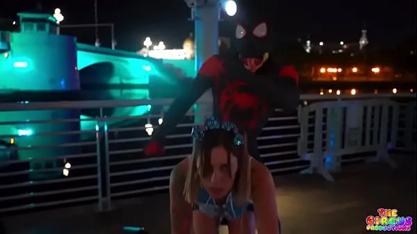 Gibby the clown fucks the dog sh!t out of Jaelynnpiggs outside dressed as Spider-Man أفضل المقاطع الجديدة