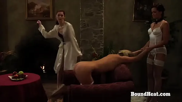 Nye Handcuffed Lesbian Slave Ass Whipped And Punished By Madame beste klipp