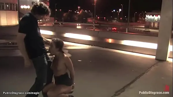 Nouveaux La sexy brunette tchèque Gioia Biel est exposée et promenée dans les rues publiques la nuit par la princesse Donna Dolore puis baisée par la grosse bite de Steve Holmes meilleurs extraits