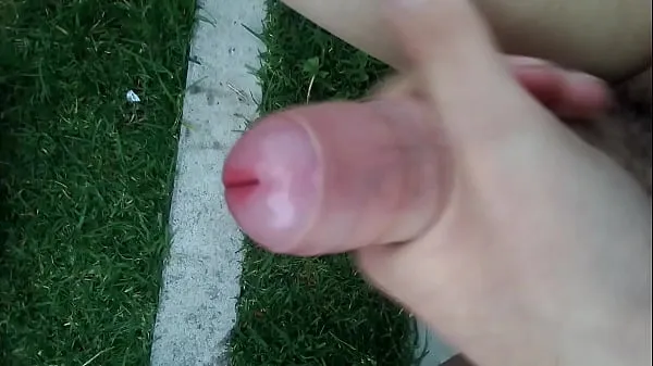 新的Masturbation in a park during the day最佳剪辑