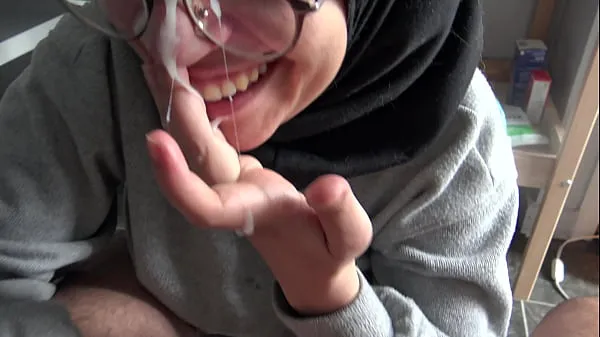 Nye A Muslim girl is disturbed when she sees her teachers big French cock beste klipp