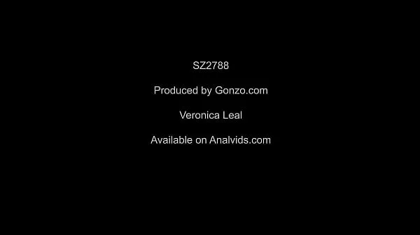 Nouveaux Veronica Leal's Anal & Piss 2021 Christmas with GONZO SZ2788 meilleurs extraits