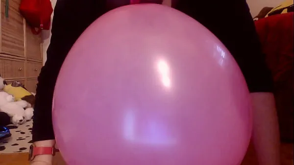 New Italian milf cums on top of the balloons all wet best Clips