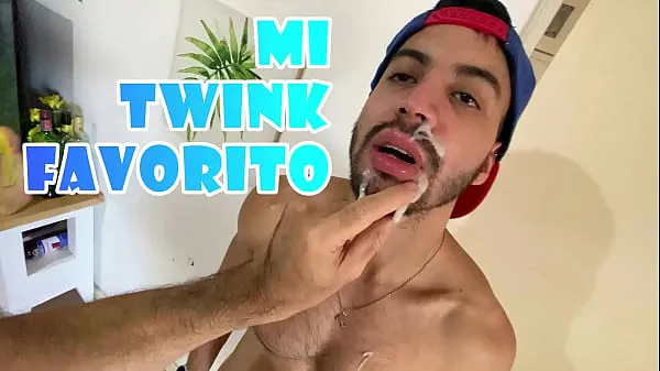 Novi Twink seduces him because he knows that he is his favorite ass - With Alex Barcelona najboljši posnetki