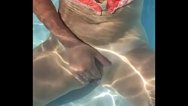 Nye Masturbación de una milf amateur en la piscina bedste klip