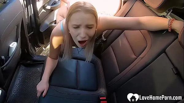 Nové Gorgeous cutie gets pounded on the backseat najlepšie klipy