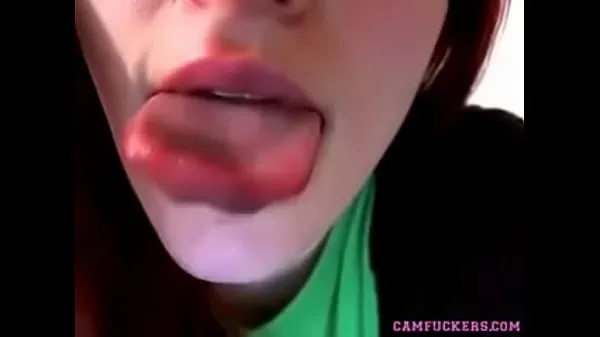 Novi Sexy redhead teen shows what she can do with her tongue najboljši posnetki